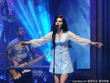 组图：拉娜-德雷开唱人气旺 自恋撩发迷倒众生
