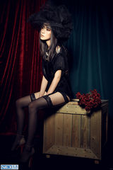 组图：金晶写真上演极致诱惑  夜皇后炫目绽放