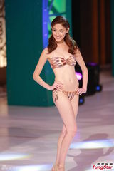 组图：港姐泳装秀热辣美胸 蛮腰翘臀各展风情