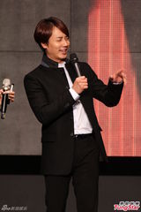 组图：神话李先镐来台会粉丝 爱心募款助儿童