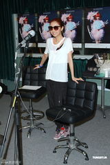 组图：薛凯琪练唱腰患复发 杜汶泽为好友撇工作