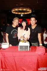 组图：任贤齐开唱不忘黄家驹 与黄家强同台对唱