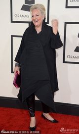 组图：56届格莱美红毯 泰勒透视麦当娜反串绅士