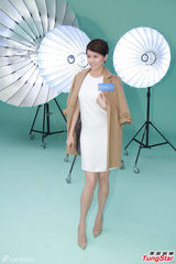 组图：梁咏琪与老公双双中《星星》毒 为剧流泪