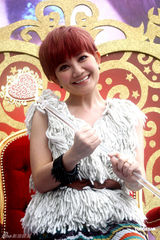 组图：梁静茹叹制作人不好当 新专辑首刷封面现瑕疵