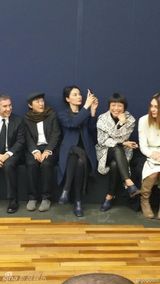 组图：王菲亮相巴黎时装秀 粉丝围观气场足