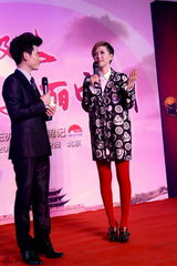 组图：谭维维带领《梦想合唱团》成员助阵公益