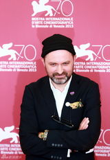 组图：《我们是最棒的》发布 众主演玩“大跳”