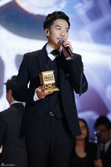 组图：G-DRAGON包揽2013MAMA四奖创佳绩