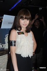 组图：Elaine Wong与同门姐妹共同进行写真宣传