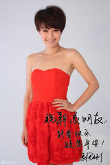 组图：马伊琍红装拜年红红火火 新片兔年开播