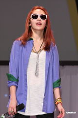 组图：萧亚轩昆凌等港台百位明星同台为公益开唱