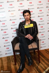 组图：新浪娱乐明星街拍盛典对话陈柏霖