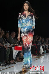 组图:中国超模再战纽约时装周 闪耀T台气势逼人