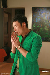 组图：许志安为新歌《心照不宣》拍MV