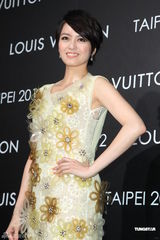 组图：张曼玉亮相台北 谈演戏渴望挑战新角色