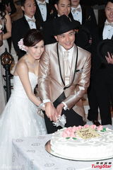 组图：黄长兴大婚众艺人道贺 三轮豪车霸气接亲