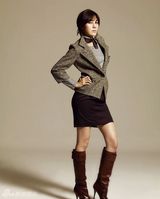 高清图：韩星金荷娜秋装广告曝光 自然清纯受青睐