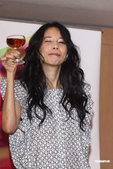 组图：莫文蔚提前穿白纱 卖性感与张亚东同台演出