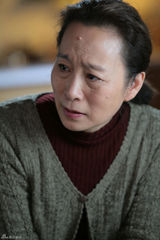 组图：奚美娟陈蓉《晚婚》展母女情深