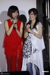 组图：新组合Robynn&Kendy香港开唱