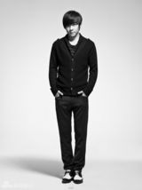 组图：台湾当红小生唐禹哲服饰大片 展秋冬新锐姿态