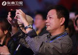 高清图：谢霆锋西安献唱劲爆榜 爱的手势吻别歌迷