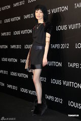 组图：张曼玉亮相台北 谈演戏渴望挑战新角色