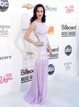 组图：凯蒂-佩里华服亮相公告牌音乐奖