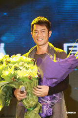 组图：古天乐型男装扮亮相 韩雪金莎娇俏动人