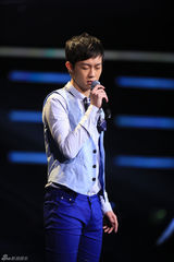 组图：《好歌曲》杨坤单膝跪地求歌