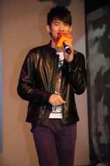 幻灯：吴建飞携三“天使”亮相 谈新片《澳门往事》