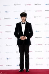 高清组图：元斌等闪耀大钟奖红毯 金慧秀等爆乳抢镜