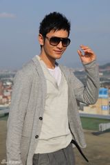 幻灯：黄晓明赴台湾为世博拍MV 首坐台北地铁感新鲜