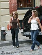 组图：布兰妮甜妞旧照曝光 身材消瘦笑容甜美