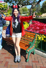 组图：张靓颖迪斯尼开启梦想计划 卖萌扮少女