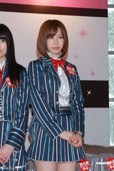 组图：AKB48香港举行握手会 防骚扰要歌迷先洗手