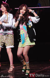 组图：EXO等亮相《M！Countdown》Busker夺冠