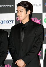 高清图：SJ少女时代等当红歌手齐聚韩国梦想演唱会