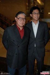 组图：霍震霆见长孙心情大好 劝儿媳晶晶多休息