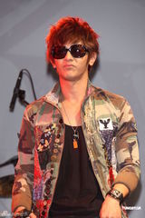 组图：东城卫入伍开暂别演唱会 汪东城担任嘉宾