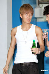 高清组图：吴克群彩排威廉捧场 现场撕衣气场诡异