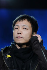 幻灯图集：房祖名许巍等抵达济南 为山东跨年彩排