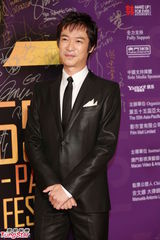 组图：亚太影展红毯生辉 刘嘉玲露半球曾宝仪秀美背