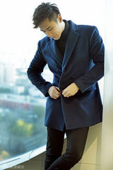 组图：张伦硕裸身出镜 全新MV片场照曝光