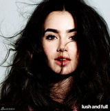 组图：丽莉-柯林斯写真 粗眉大眼五官立体