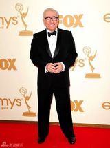 组图：艾美奖红毯 导演马丁-斯科塞斯笑脸盈盈