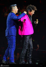 组图：羽泉开唱海泉泪洒舞台 白百何现身捧场