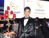 高清组图：乔振宇参加慈善晚宴 时尚型男低调忙公益