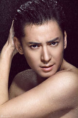 高清图：韩栋湿身大片曝光 阳光男孩蜕变性感男人